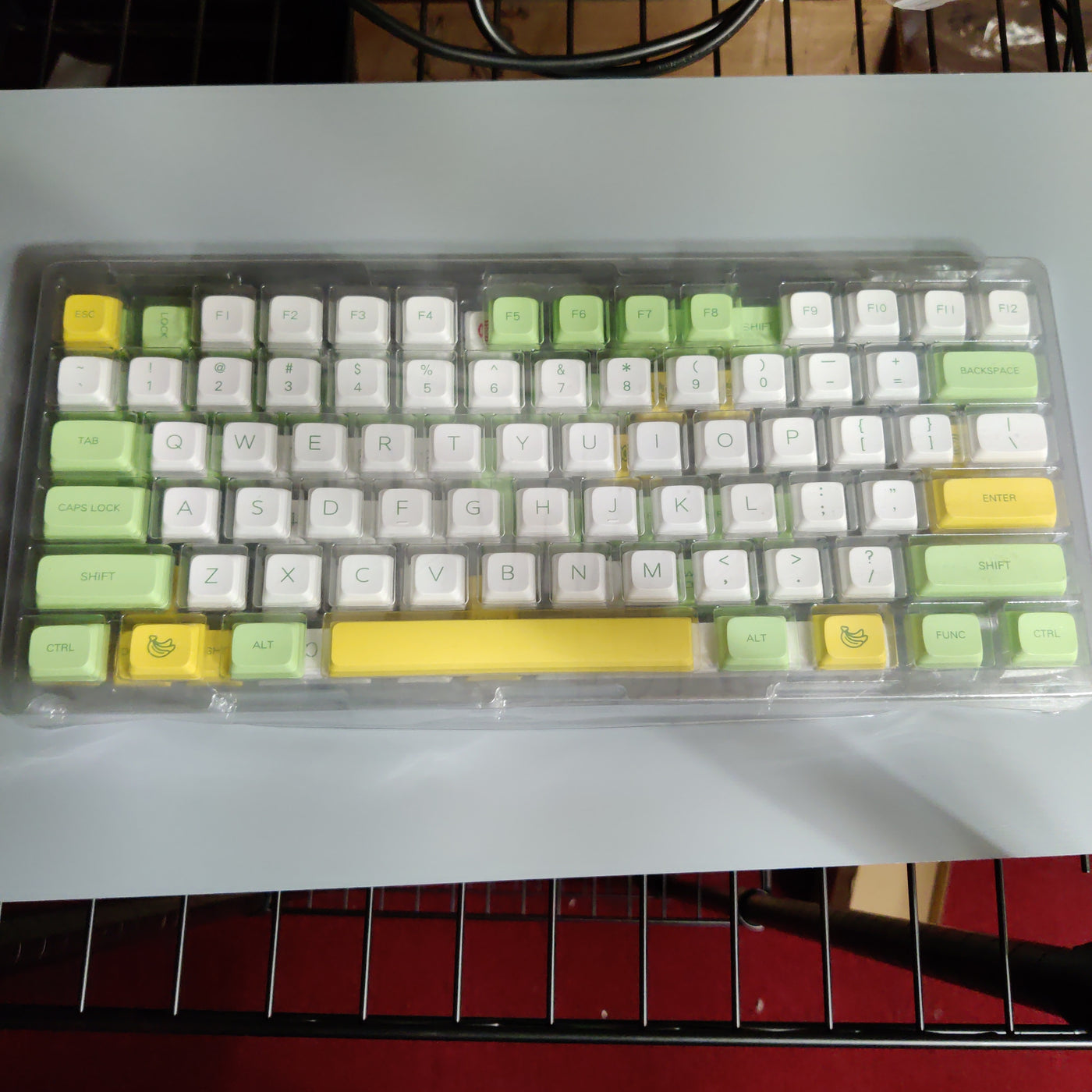 117 Key Banana Kiwi Keycap Set Vyral